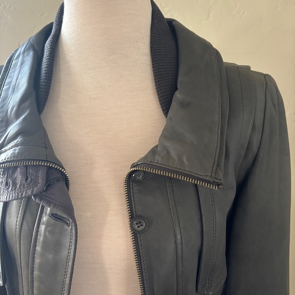 Danier Grey Lamb Skin Leather Jacket in Small - Picture 7 of 11